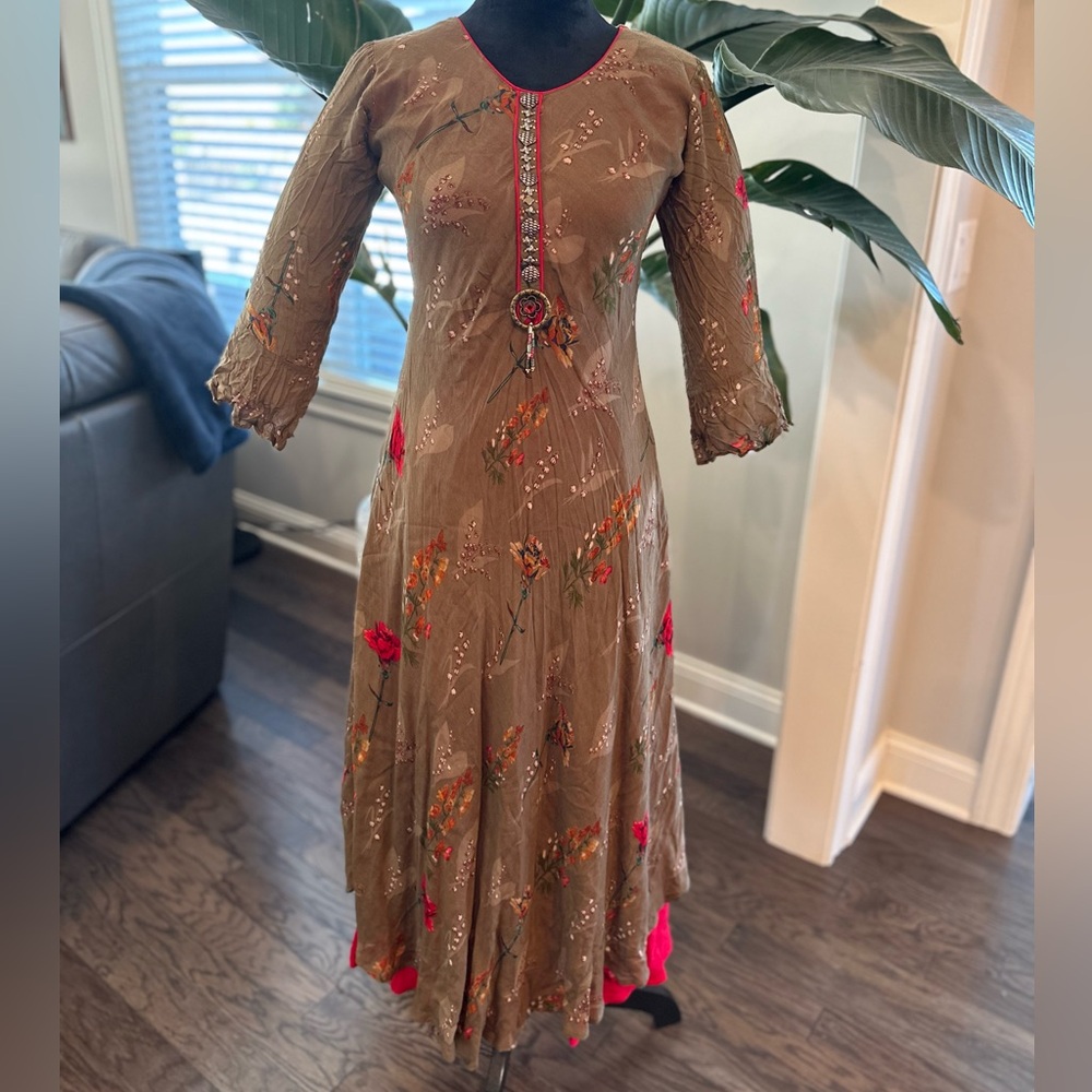 NWOT✨KAIRA Pretty Women Dress STUNNING 🤩 Floral Women Size Small